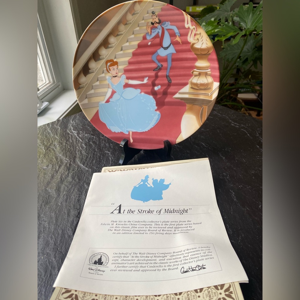 Walt Disney « Cinderella » Collector plate - At The Stroke Of Midnight